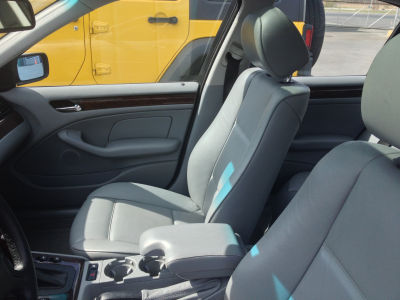 2003 BMW 325  i
