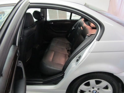 2002 BMW 325 i