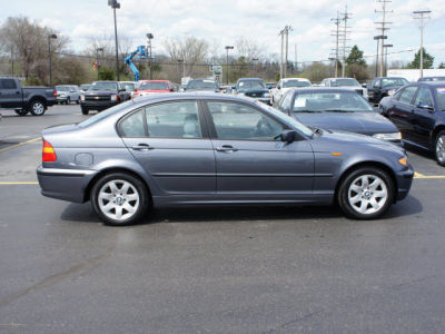2003 BMW 325  xi
