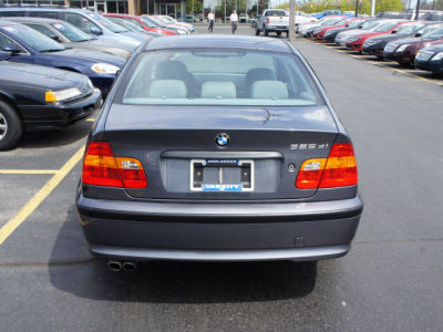 2003 BMW 325  xi