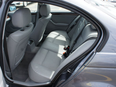 2003 BMW 325  xi