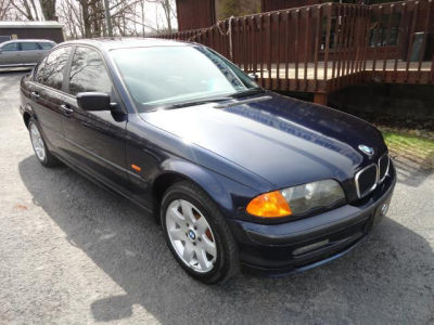 2001 BMW 325  xi