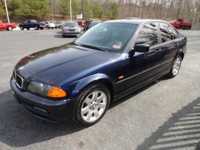 2001 BMW 325  xi
