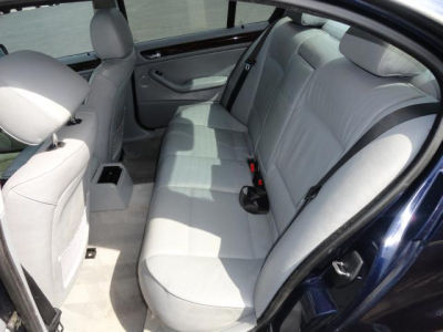 2001 BMW 325  xi