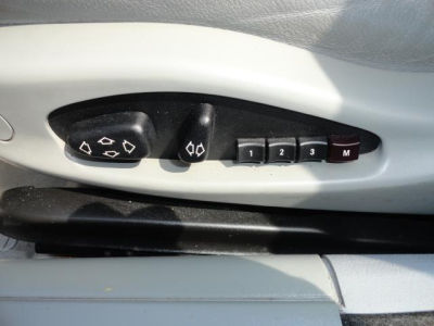 2001 BMW 325  xi