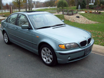 2002 BMW 325  i