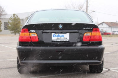 2002 BMW 325  i