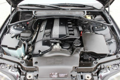 2002 BMW 325  i