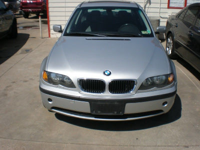 2004 BMW 325  xi