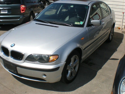 2004 BMW 325  xi