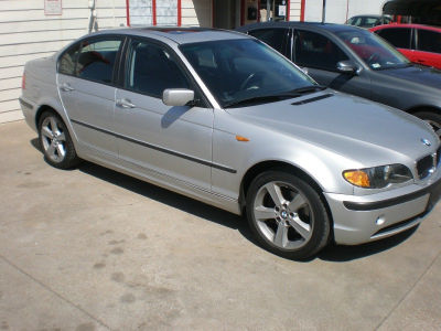 2004 BMW 325  xi