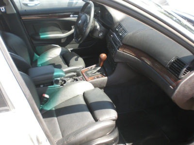 2004 BMW 325  xi