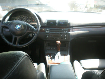 2004 BMW 325  xi