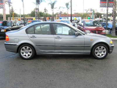 2005 BMW 325  i