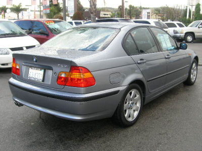 2005 BMW 325  i
