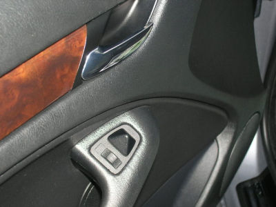 2005 BMW 325  i
