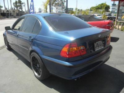 2002 BMW 325  i