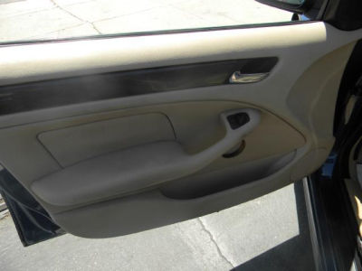 2002 BMW 325  i