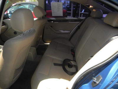 2002 BMW 325  i
