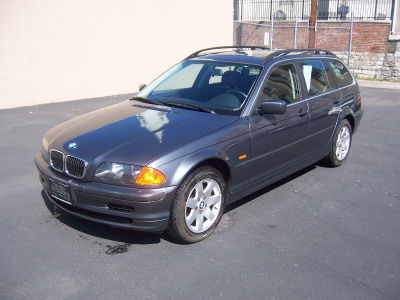 2001 BMW 325  i