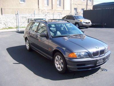 2001 BMW 325  i