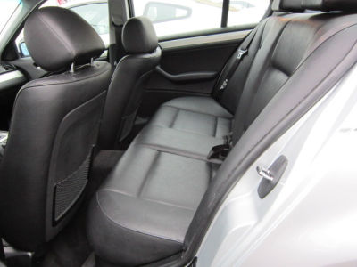 2002 BMW 325 i