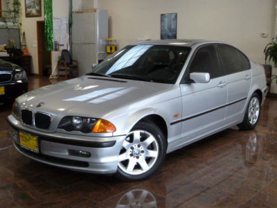 2001 BMW 325  i