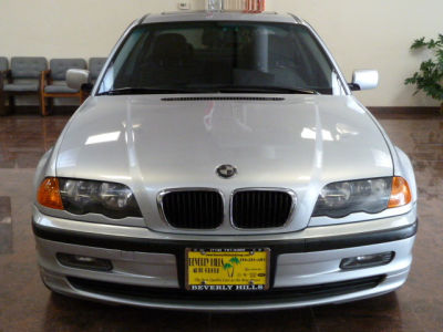 2001 BMW 325  i