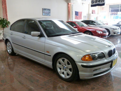 2001 BMW 325  i