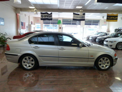 2001 BMW 325  i