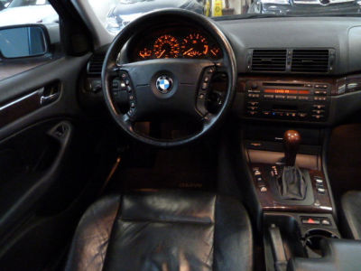 2001 BMW 325  i