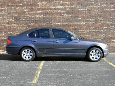 2003 BMW 325  xi