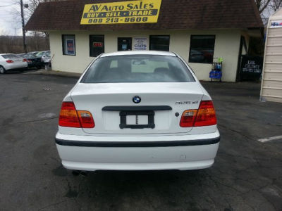 2003 BMW 325  xi