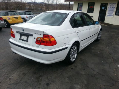 2003 BMW 325  xi