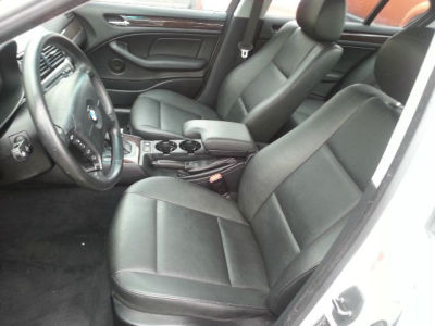 2003 BMW 325  xi