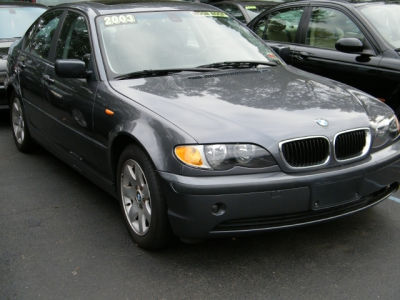 2003 BMW 325  i