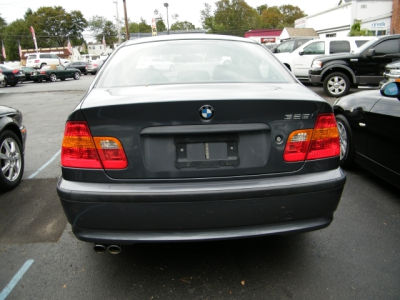 2003 BMW 325  i