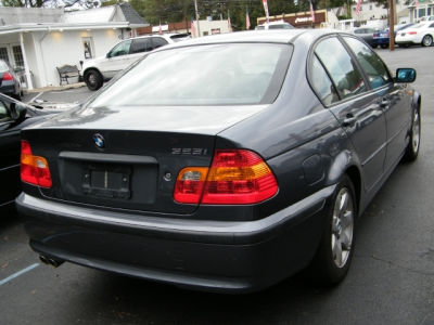 2003 BMW 325  i