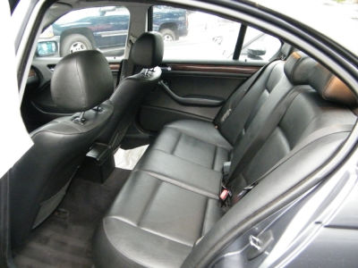 2003 BMW 325  i