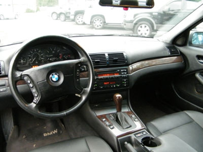 2003 BMW 325  i