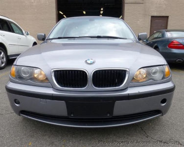 2004 BMW 325  i
