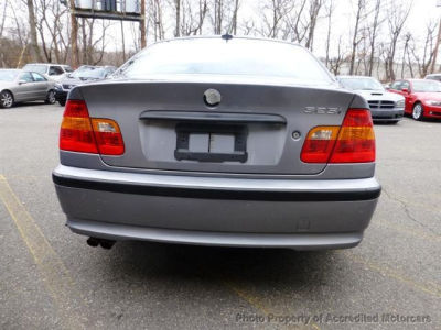 2004 BMW 325  i