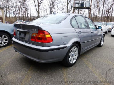 2004 BMW 325  i