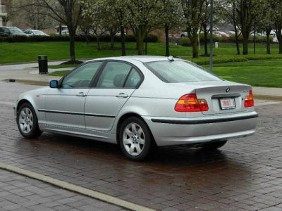 2005 BMW 325  i