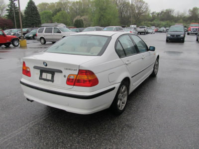 2003 BMW 325  xi