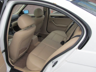 2003 BMW 325  xi