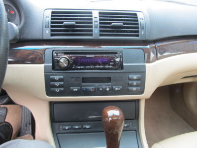 2003 BMW 325  xi