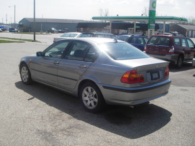 2004 BMW 325  xi