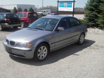 2004 BMW 325  xi