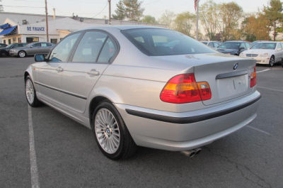 2003 BMW 325  xi